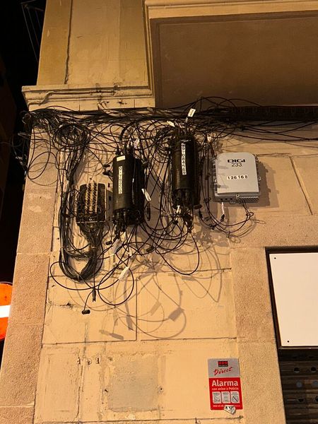 Ob der Techniker auch immer sofort weiß, welches Kabel kaputt ist? (Bild: Vogel IT-Medien)