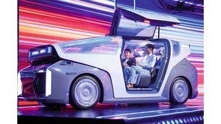 Baidu-CEO Robin Li (rechts) stellte 2021 das Robocar des Internetkonzerns vor. (Bild: Baidu)