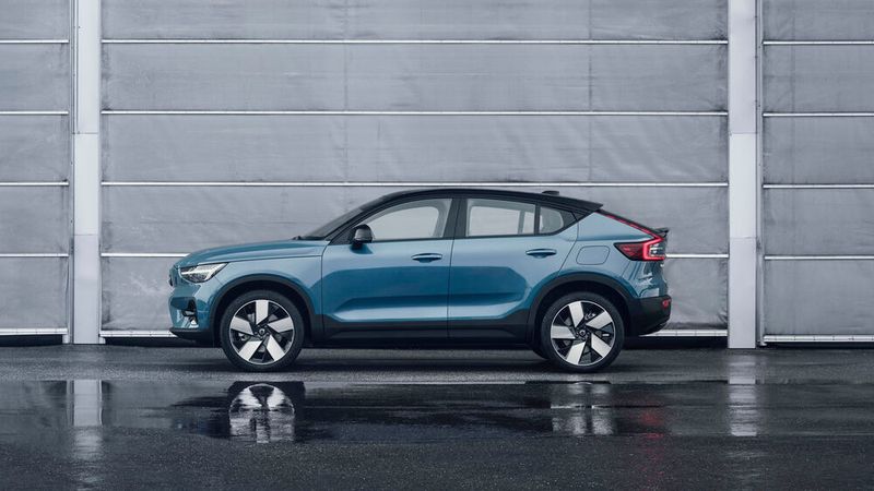 Der Stromer ist gut 4,43 Meter lang. (Bild: Volvo)