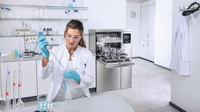 Der neue Laborspüler PLW 8636 aus der Baureihe Expert-Line von Miele bietet technische Neuerungen, die bislang deutlich größeren Geräten vorbehalten waren. (Bild: Miele)