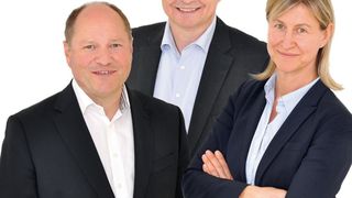 Bert, Georg und Edith Schukat: „Wir Kinder wuchsen inmitten von Paketen auf. Die Kartons waren omnipräsent und überall im Haus verteilt.“ (Bild: Schukat)