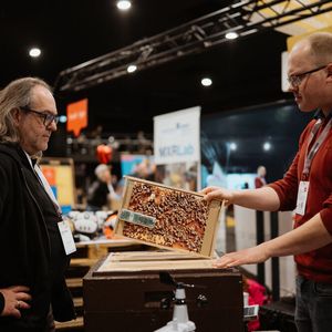 Bienenbeute / Bienenstöcke: Auf dem Messegelände zeigte der weitreichende Einsatz von Sensorik, wie Biodiversität erfasst und Starkregen zu prognostiziert werden kann. (Bild:  © Stadt Mönchengladbach)