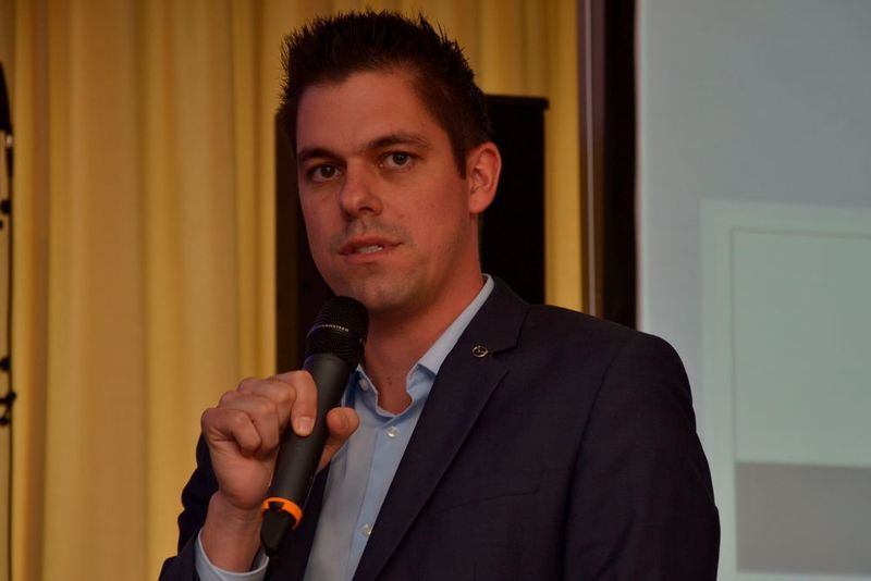 Felix Gebhart, Direktor Netzstrategie und Kundenerlebnis beim Leverkusener Importeur, unterstrich, wie wichtig es ist, im Schauraum den Kundenansprüchen gerecht zu werden. (Mauritz)