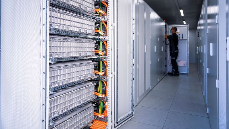 In der Factory 56 setzt Mercedes-Benz ein Gleichstromnetz ein. (Bild: Mercedes Benz)