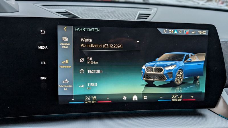 9. Der Verbrauch: Der Verbrauch zählt zweifelsfrei zu den Stärken des dieselangetriebenen X2. Sofern man das Gaspedal eher sanft betätigt, ist ein Verbrauch zwischen 5,0 und 5,5 Litern realistisch. Aber auch wenn man schneller unterwegs ist, bleibt der Verbrauch unter sechs Litern. Mit einer Tankfüllung sind über 1.000 Kilometer möglich. (Bild: Mauritz – VCG)