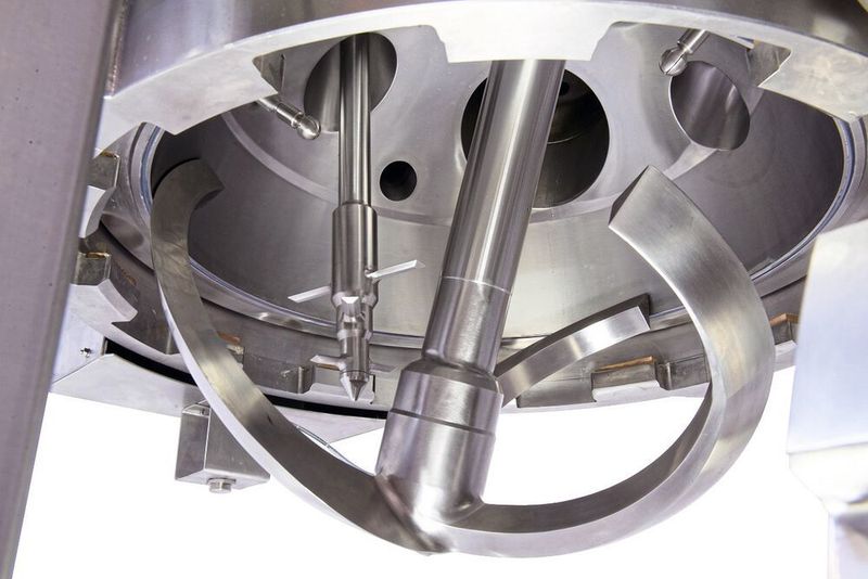 Three arm agitator with enhanced heat transfer design and high speed chopper. (De Dietrich SAS)