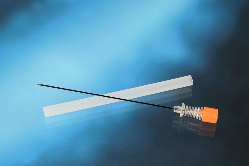 Minimal-invasive Punktionsnadel aus kohlenstofffaserverstärktem Kunststoff. (Bild: Fraunhofer IPT)