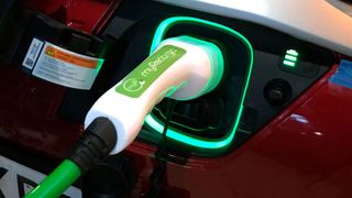 Elektroautos sind noch bis Jahresende von der Kfz-Steuer befreut. Der Bundesfinanzminister will diese Förderung nun fortschreiben. (Bild: Seyerlein – VCG)