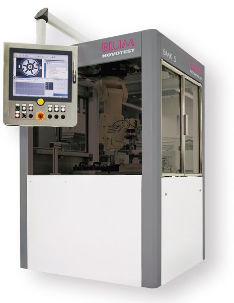 Das bewährte und flexible BMK 5 übernimmt das Handling sowie Zusatzaufgaben wie das Erkennen, Beschriften oder Rückführen der Nacharbeit zur Bearbeitungsmaschine. (Bild: Blum)