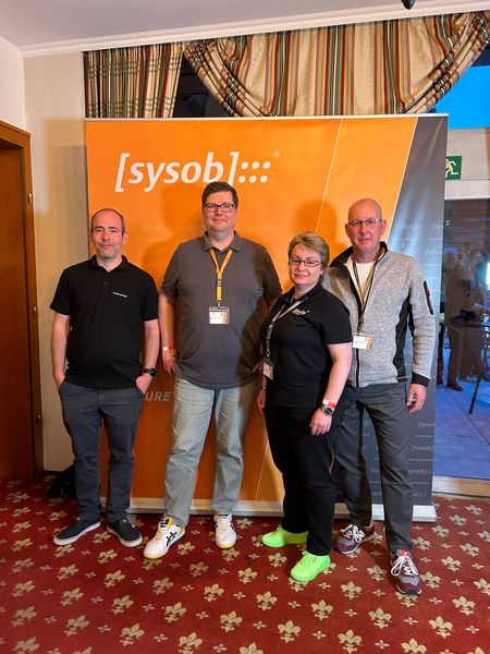 (v. l.) Benjamin Hanka und Markus Lohse (beide Clavister) mit Anja Gondolf und Yogi Schneider (beide 21unity)  (Bild: Vogel IT-Medien)