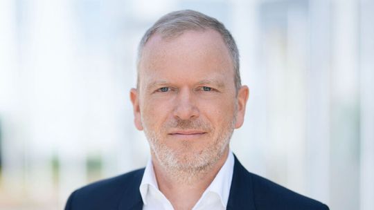 Jeroen Eijsink wird ab dem 1. Oktober 2025 zum Vorsitzenden des Vorstands der HHLA bestellt und damit Nachfolger von Angela Titzrath.(Bild:  HHLA)