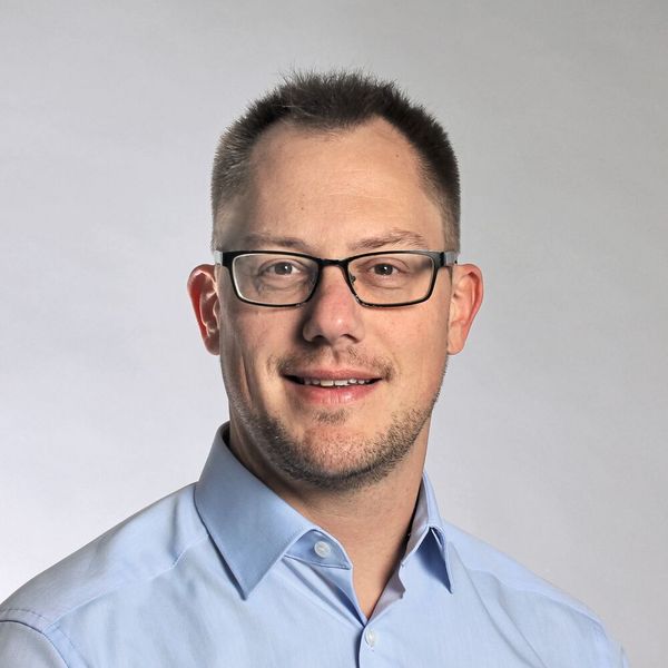Johannes Baumann ist Produkt Manager bei Rosenberger Hochfrequenztechnik. (Bild: Rosenberger)