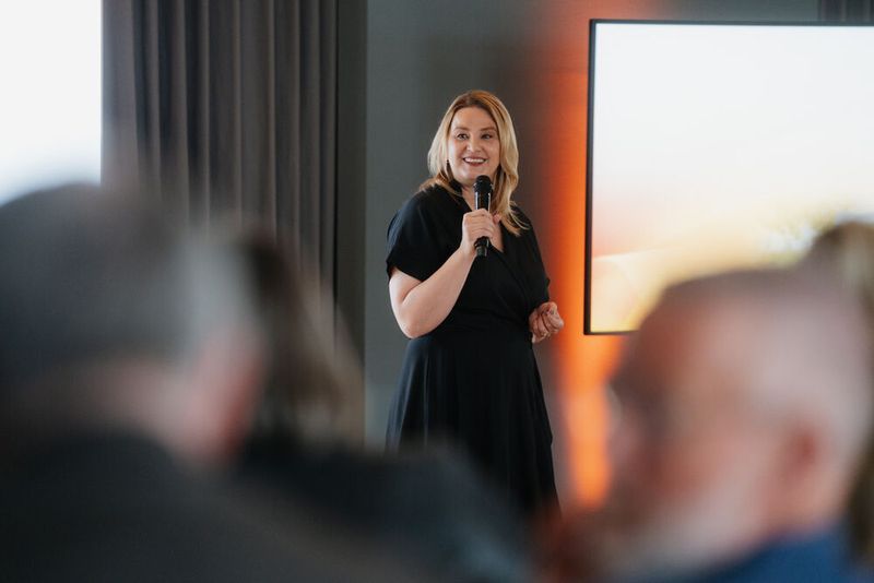 Dr. Dorit Bosch (Podcasterin, Verwaltungsinfluencerin und Beamtin) prägte das Bild von der Verwaltung als Orchester – und die damit verbundenen Gestaltungsmöglichkeiten. (Bild: Manuel Emme Fotografie)