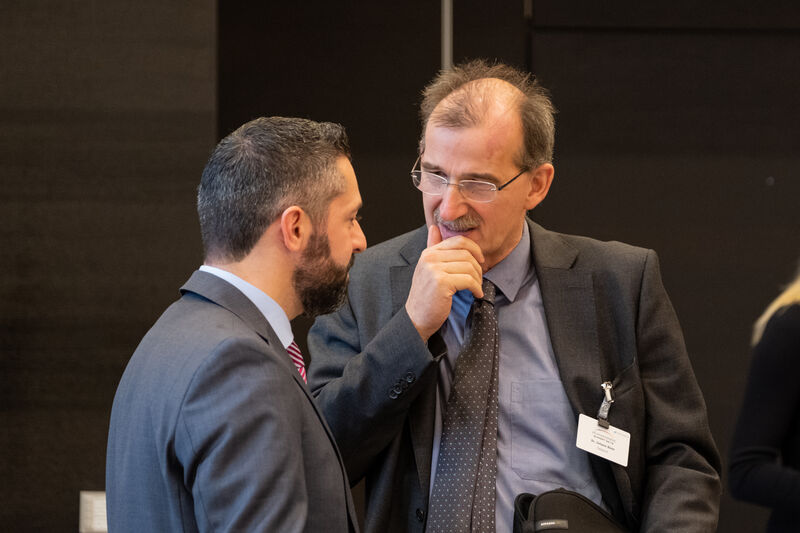 Juan Perea Rodriguez und Dr. Johann Bizer (r.) im Gespräch (Gaby Ahnert – Eventfotograf)