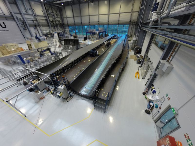 Nachhaltiger „Wirbel“ auf der JEC: Ein wichtiges Schwerpunktthema von Covestro ist auch die Energieerzeugung aus erneuerbaren Quellen. Gemeinsam mit Saertex, einem führenden Hersteller von Glasfasergelegen, hat das Unternehmen eine neuartige Technologie für die Fertigung von Rotorblättern für Windkraftanlagen entwickelt, wie es heißt (Bild: Duplexmedia)