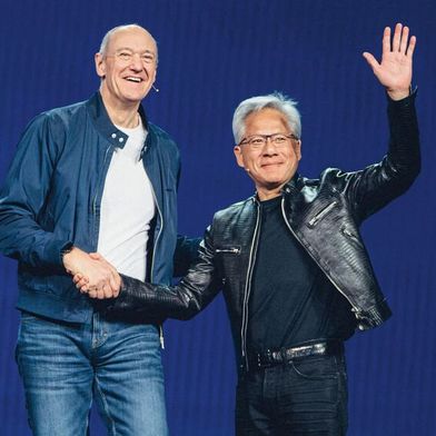 Siemens-CEO Roland Busch (li.) und Nvidia-CEO Jensen Huang: Häufig zusammen zu sehen auf internationalen Bühnen. (Bild: Siemens)