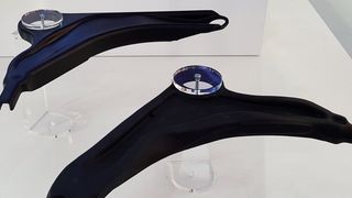 In ersten Anwendungsstudien im Fahrwerks- und Aufhängungsbereich konnte Tata Steel nachweisen, dass XPF1000 verglichen mit CP800 bis zu 20 % Gewicht einsparen oder die Bauteilfestigkeit um 20 % steigern kann. (D.Quitter/Konstruktionspraxis)