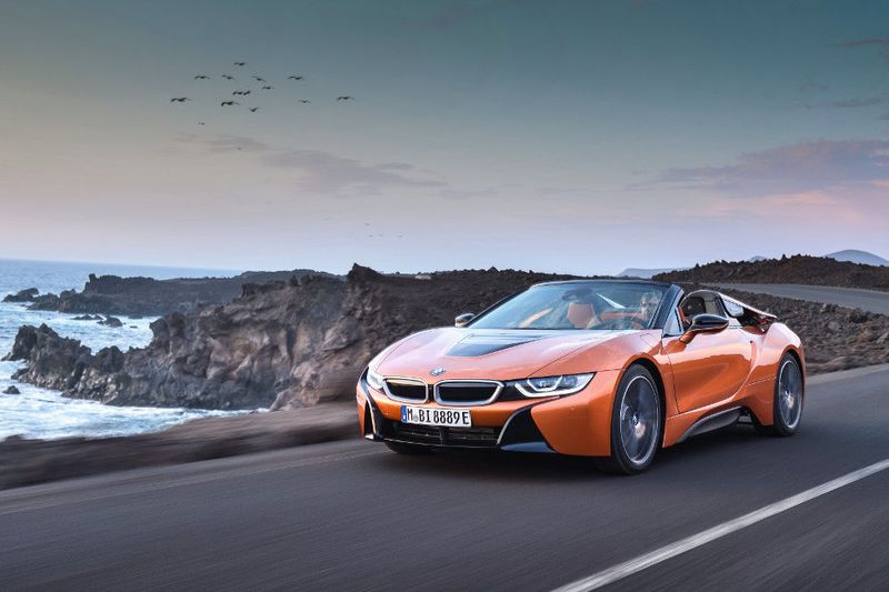 BMW präsentierte in Genf auch den neuen, elektrisch angetriebenen BMW i8 Roadster. (BMW AG)