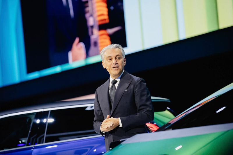 Renault-Chef und aktueller ACEA-Präsident Luca de Meo auf dem Pariser Automobilsalon 2024: „Auf die Kooperation mit China können wir nicht verzichten.“(Bild:  Nicolas Lascourrèges)