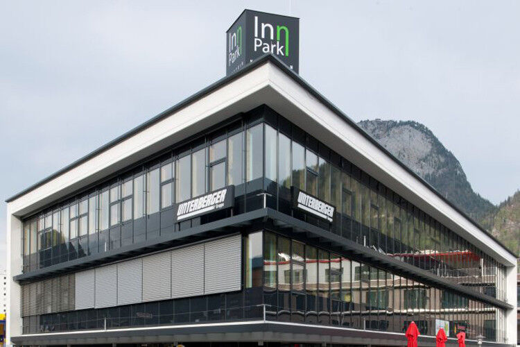 Die Unterberger-Zentrale in Kufstein ist in einem kleinen Gewerbepark außerhalb eines der Autohäuser angesiedelt. (Foto: Unterberger)