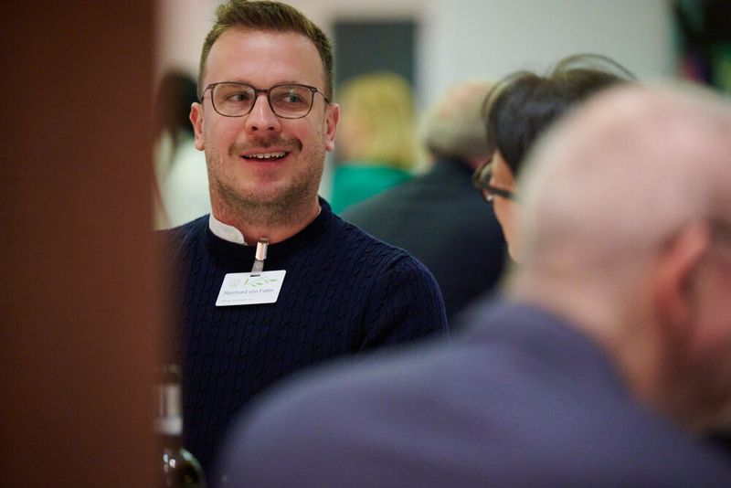 Impressionen vom ELEKTRONIKPRAXIS Frühlingsfest 2023 im Ketterer Kunst mit der Verabschiedung von Johann Wiesböck.  (Bild: © EYE AM CHRIS)