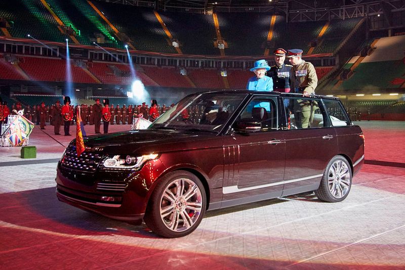 Auch die Queen lässt sich im Range Rover fahren. (Land Rover )