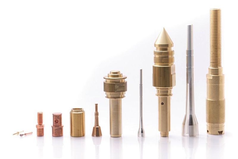 Typisches Bauteilspektrum der Eglin Präzisionsmechanik. Eine besondere Stärke ist die spanende Bearbeitung von Kupferlegierungen bis hin zu Reinkupfer.  (Bild: NIELS FRANKE)