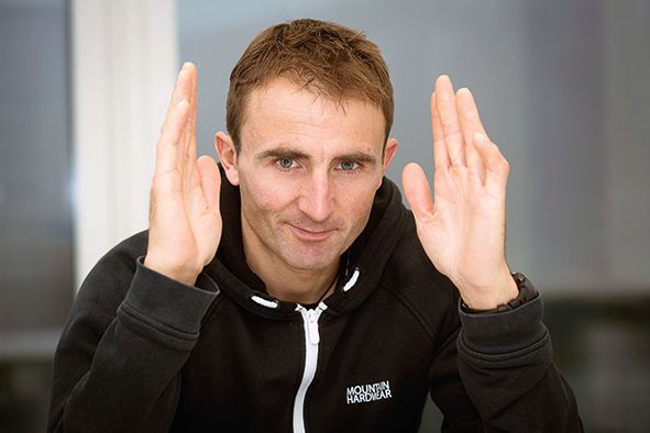 «Wenn ich den Mount Everest mit einer Sauerstoffflasche besteigen würde, könnte ich geradesogut einen Sechstausender ohne Flasche besteigen.» Ueli Steck, Dezember 2015 (Thomas Entzeroth)