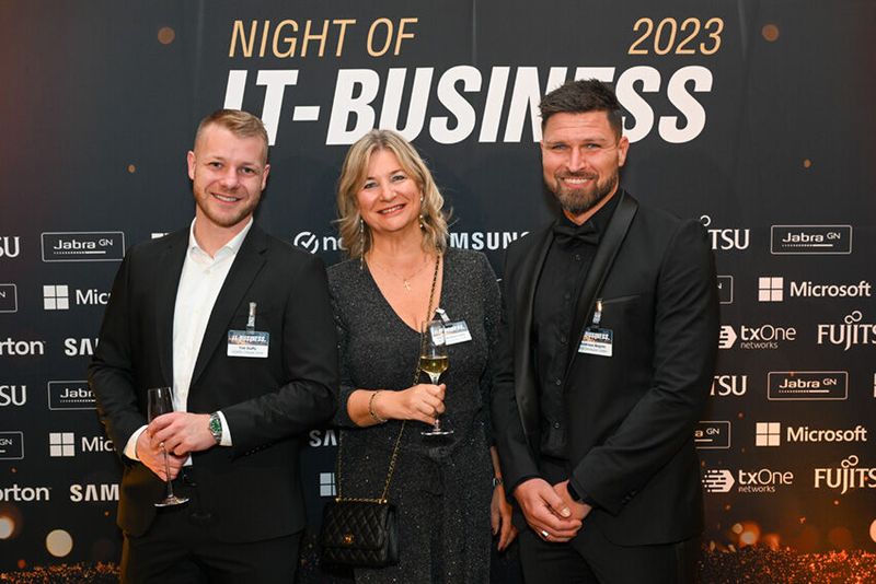 (v. l.) Tim Duffy und Daniela Bemelmans-Leventic (Kosatec) und Andreas Bajohr (BAB) (Bild: Hannes Magerstädt)