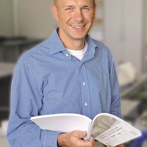 „Das Wachstum hat sich in den letzten Jahren nahezu halbiert und wird auch in Zukunft im einstelligen Bereich bleiben“, Beatus Hofrichter, Mit-Autor des Swiss Medical Technology Industry Reports