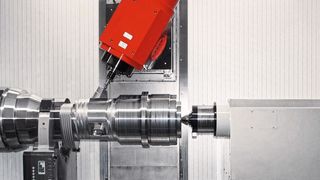 Die formschlüssige Klemmung der B-Achs-Frässpindel von Weiss ermöglicht es, während des Drehens die volle Maschinenleistung der Hyperturn 100 Powermill zu nutzen.  (Emco)