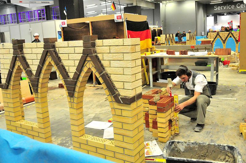 Er musste mehrere Mauern mit festgelegten Elementen erstellen. (Schmidt/»kfz-betrieb«)