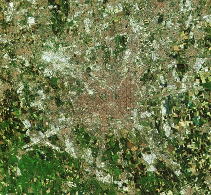 This close-up of Milan is a subset from the first image from the Sentinel-2A satellite, acquired on 27 June 2015 at 10:25 UTC (12:25 CEST), just four days after launch. (Copernicus data (2015)/ESA)