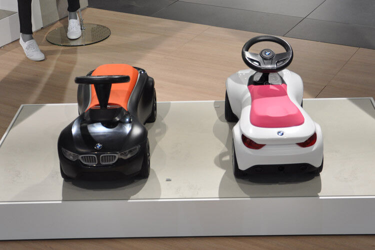 Auch BMW hatte Flitzer für die Autofahrer der Zukunft im Gepäck. (Foto: Wehner)