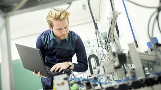 Künftig können Betriebe bis zu 24 Monate in die Kurzarbeit gehen. (©Boggy - stock.adobe.com)