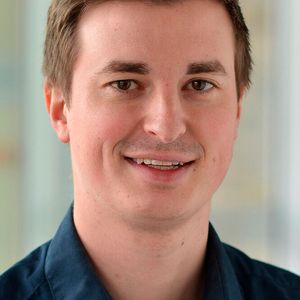 Die Moderation übernimmt »kfz-betrieb«-Redakteur Christoph Seyerlein.(Bild:  J. Untch / Vogel Communications Group GmbH & Co. KG)