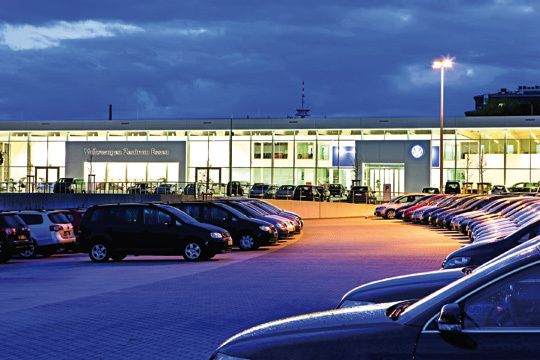 Nach neuestem Volkswagen-CI: das Volkswagen-Zentrum in Essen. (Archiv: Vogel Business Media)
