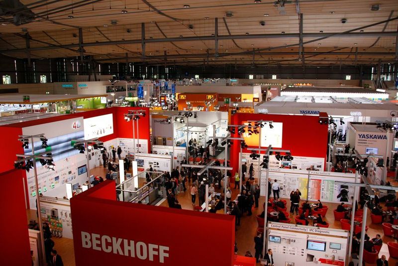 Bis zum 29. April können sich Besucher der Hannover Messe 2016 über die Entwicklungen der integrierten Industrie informieren. Zu der Industriemesse haben sich mehr als 5200 Aussteller aus 75 Ländern angemeldet. (Bild: konstruktionspraxis)