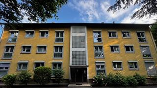Gemeinsam mit dem renommierten Architekturbüro Külby hat Fensterbau Struc zwei Mehrfamilienhäusern energetisch saniert und dafür das zu 100% recycelbare Greta Fenster_loop im Salamander System bluEvolution 82 eingesetzt. (Bild: Salamander Industrie-Produkte GmbH)