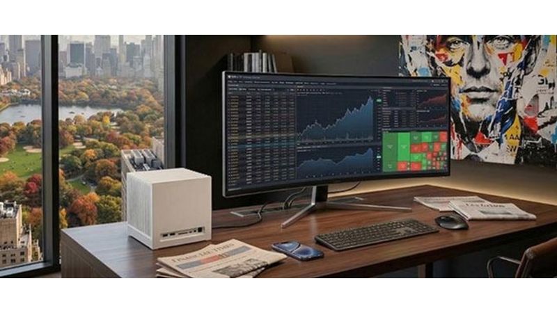 In einem Aluminiumgehäuse mit den Maßen 180 × 180 × 180 mm kombiniert der Spectre die Architektur einer professionellen Workstation, eine integrierte Wasserkühlung sowie aktuelle Prozessor‑ und Grafikkarten‑Generationen.(Bild:  Kubb)