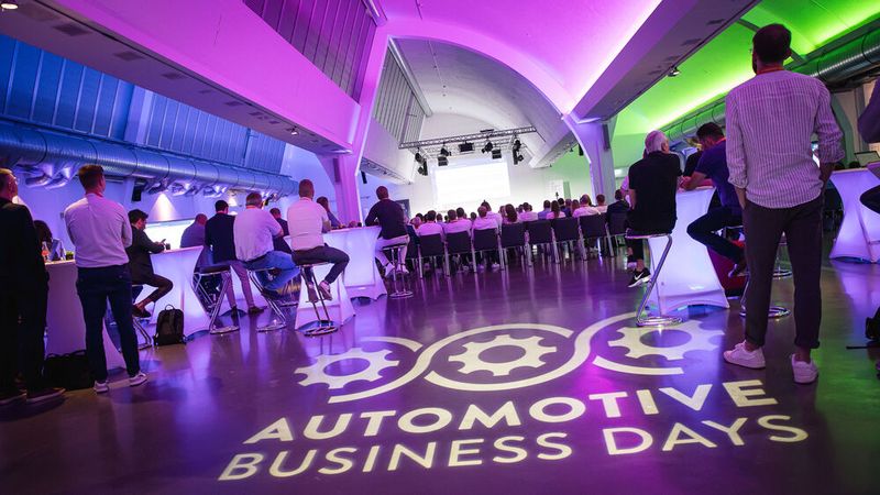 Knapp 600 Gäste aus dem Kfz-Gewerbe ... (Bild: Stefan Bausewein)