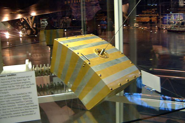 OSCAR 1 im Air and Space Museum Udvar-Hazy Center (Bild AMSAT) (Archiv: Vogel Business Media)