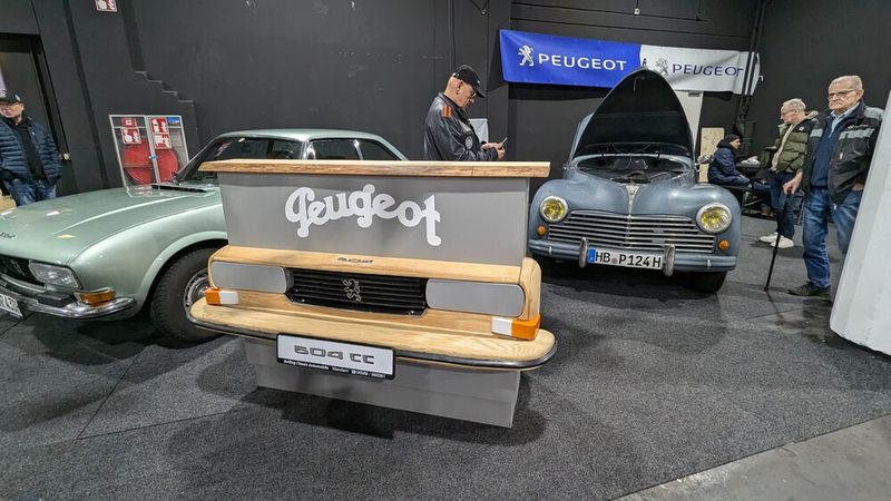 Markenclubs, auch die der eher weniger in Oldtimerkreisen vertretenen Marken, sind in Bremen wichtiger Bestandteil des Messekonzepts. (Bild: Dominsky – VCG)