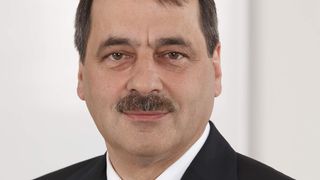 Karlheinz Springer ist CEO der Division Power Transmission des Siemens-Sektors Energy. (Siemens)