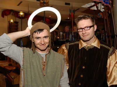 Mit allerlei Zauberkünsten begeisterte ein Knecht, alias Mario Wilson, und sein Gehülfe die Menge. (Archiv: Vogel Business Media)