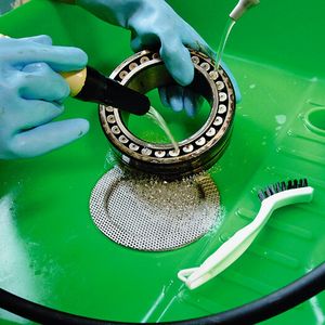 Umweltfreundliche Alternative: Der Pinselwaschtisch Bio-Circle wird von Mewa im Dienstleistungssystem angeboten.