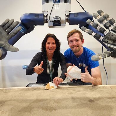 Brachten dem Roboter das Puzzeln bei: Maren Bennewitz und Nils Dengler. (Bild:  Humanoid Robots Lab, Uni Bonn)
