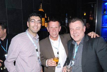 Seyhan Baris und Klaus Mähleke (beide Elgato Systems) und Thomas Welp (EMTEC) (Archiv: Vogel Business Media)