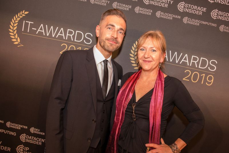 Abwarten! Yvonne Schickel und Holger Winter (beide Commvault) (artful rooms / Vogel IT-Medien GmbH)