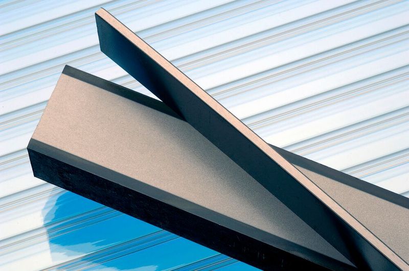 Der Verbundwerkstoff Tribond besteht aus einem harten Stahl als Kern und zwei weichen Deckblechen. (Bild: Thyssenkrupp)